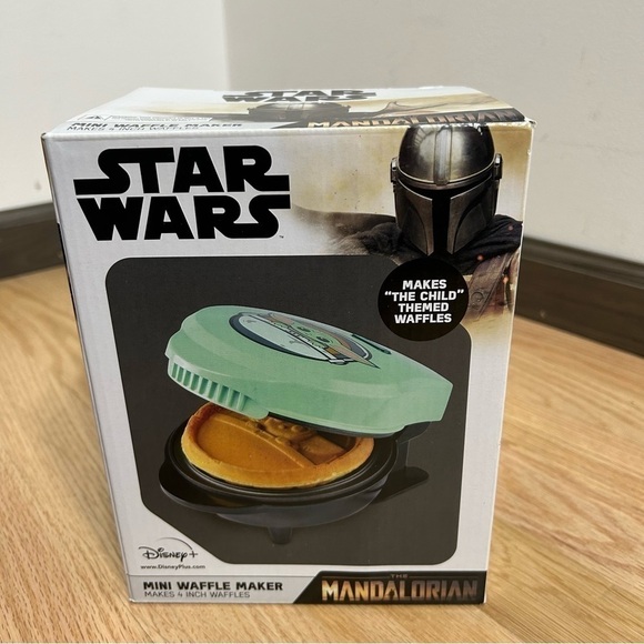 Star Wars Mandalorian Waffle Maker NEW Disney The Child - Picture 2 of 4